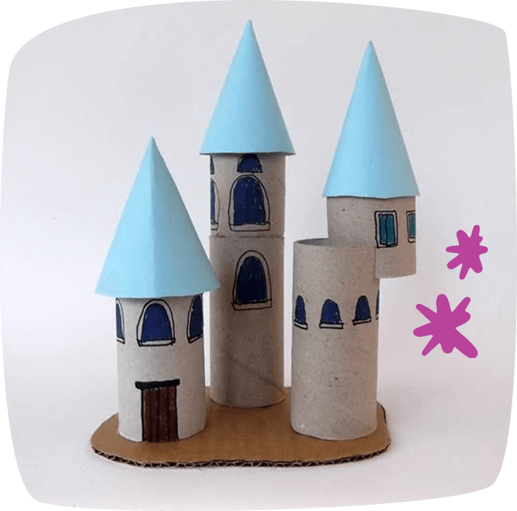 castelo feito com rolos de cartão