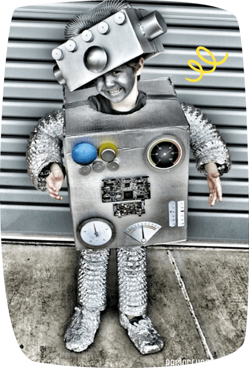 Criança fantasiada de robo
