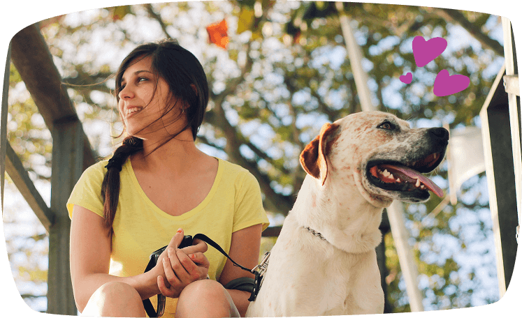 Moça com um cachorro