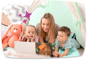 Babysitter a ler um livro com as crianças