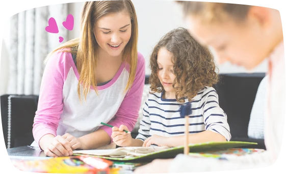 Como reconhecer uma boa babysitter: competências e qualidades que importam
